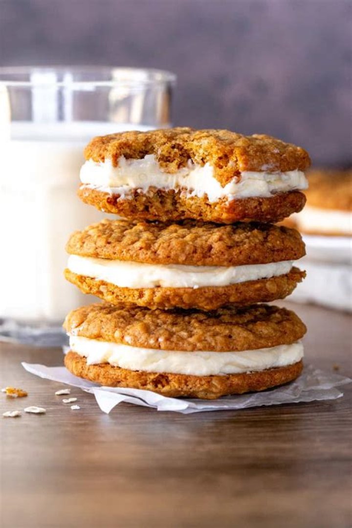 Oatmeal Cream Pies - Celebrating Sweets