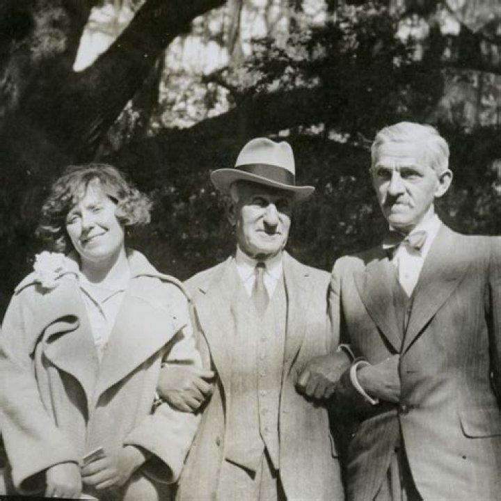 Peggy Guggenheim Net Worth, Income, Salary, Earnings, Biography