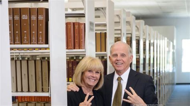 
Phoenix attorney, Leo Beus, dies at aged 78, Wife, Family, Wiki 