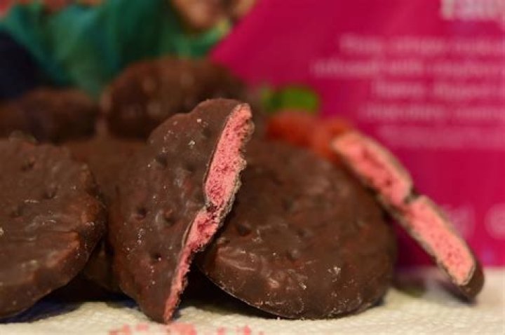 
Raspberry Girl Scout Cookies Are Vegan, Find The Recipe and Ingredients 