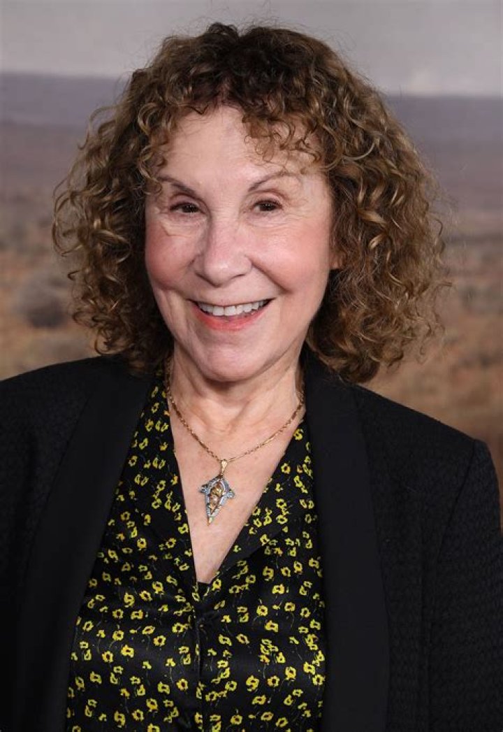 Rhea Perlman Height, Weight, Measurements, Bra Size, Shoe Size