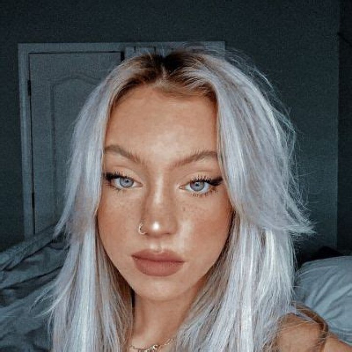 
Riley Hubatka Was Accused Of Using A Small Business For Free Products 