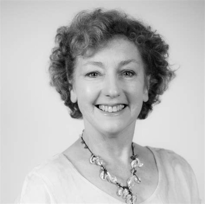 Robyn Douglass Net Worth