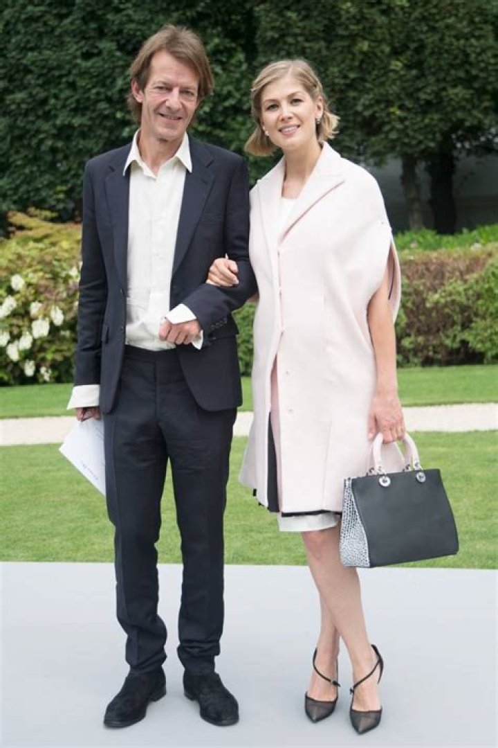 Rosamund Pike Partner Robie Uniacke Wiki-Bio, Age, Married, Divorce, Net Worth!