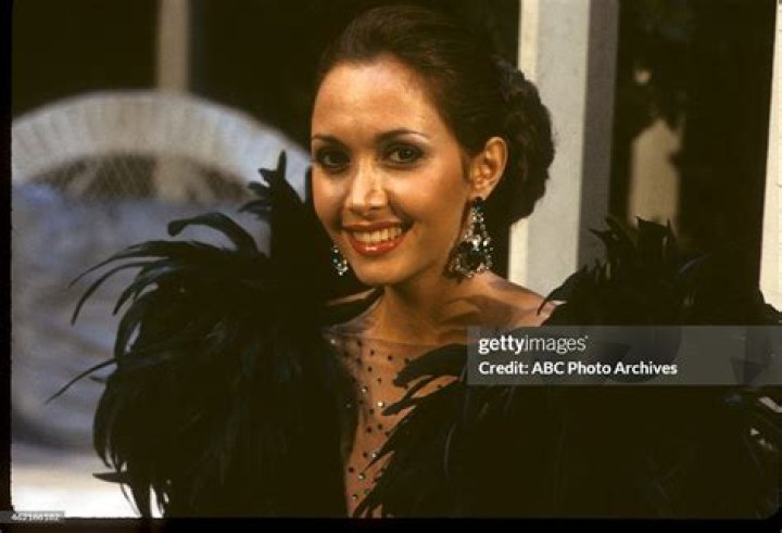 Roya Megnot Net Worth