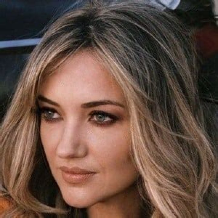 Sarah Darling Net Worth