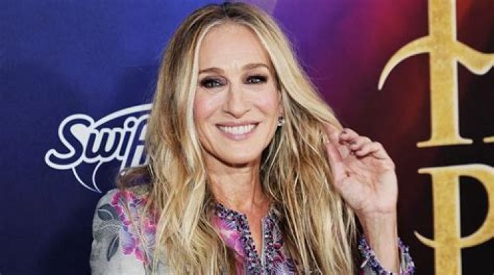 
Sarah Jessica Parker Dons Armani Shalwar Kameez For ‘Hocus Pocus 2’ Premiere 