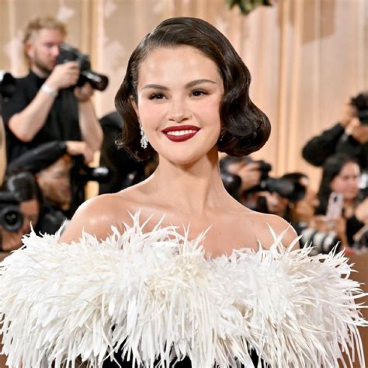 
Selena Gomez Refers To Bella Hadid As Her ‘Girl Crush’, Puts Year-Long Feud Rumor To Rest 