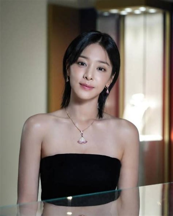 Seol In-ah Height, Weight, Net Worth, Age, Birthday, Wikipedia, Who, Instagram, Biography
