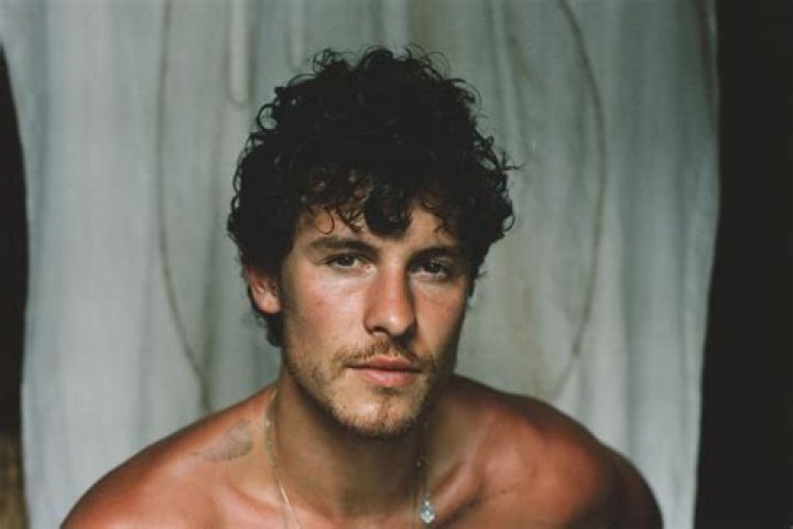 What is Shawn Mendes Height? Know All Details About Canadian Singer-Songwriter