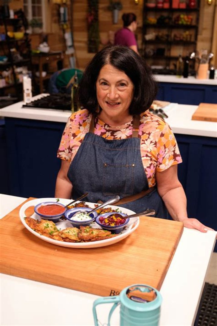 
Silvia Martinez Wiki: Is She Married? The Great American Recipe Cast Age And Family 