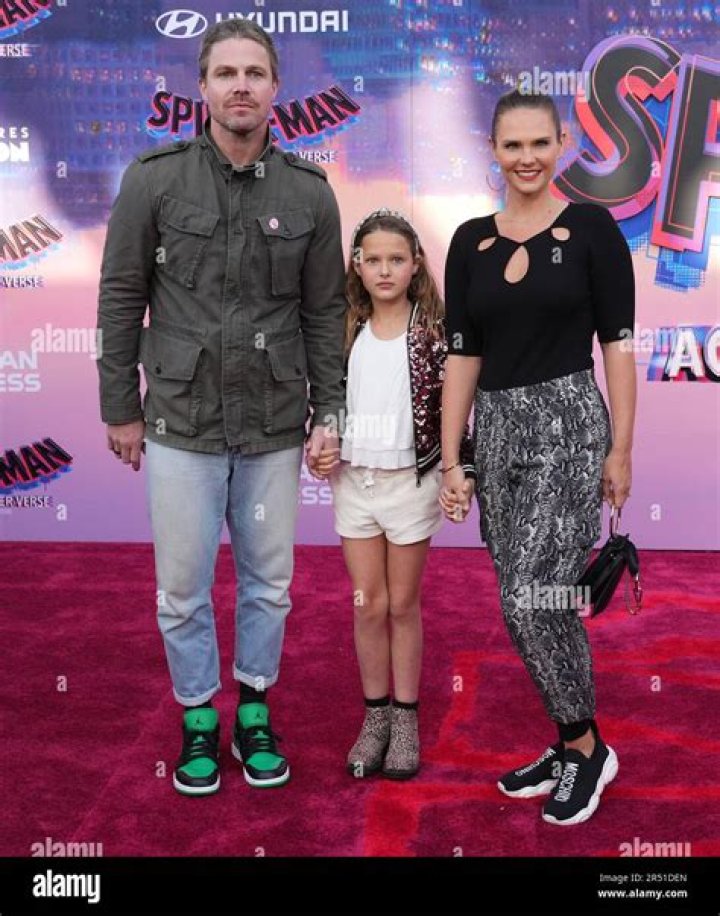 Stephen Amell – Bio, Wife, Family, Net Worth
