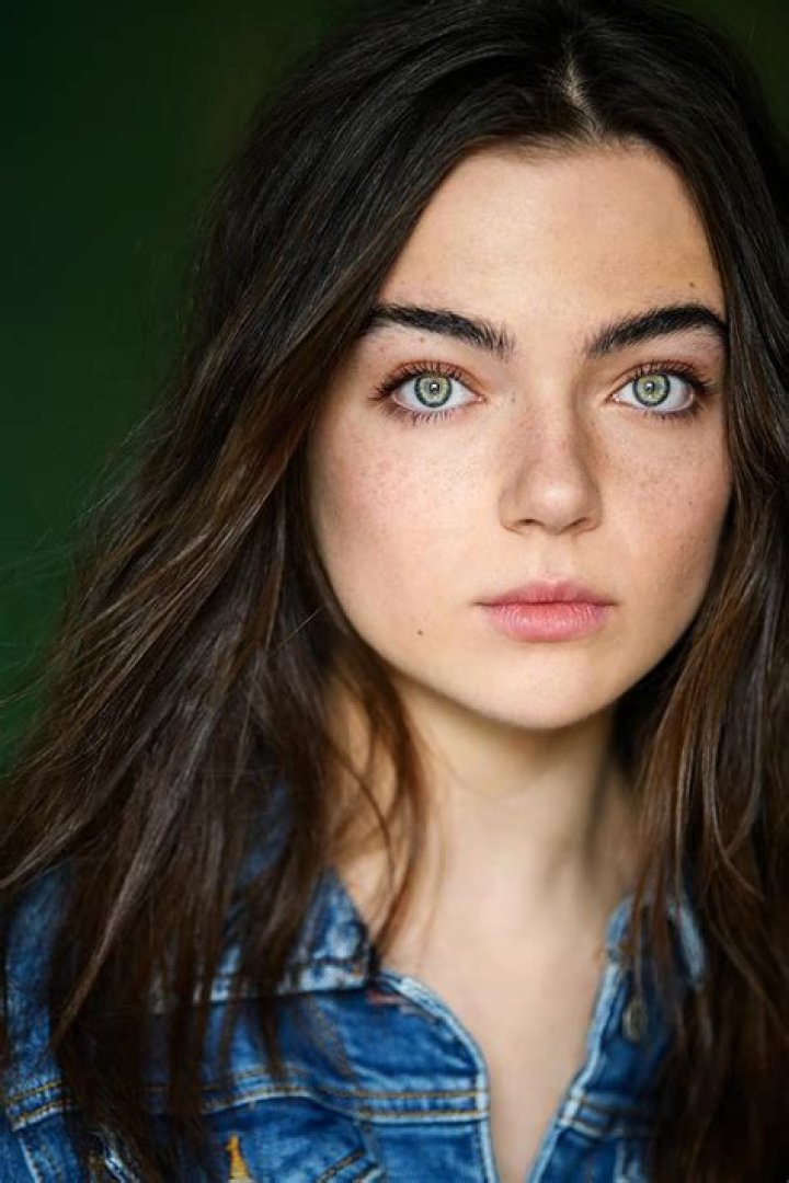 Taegen Burns Age, Height, Net Worth, Girlfriend, Movies