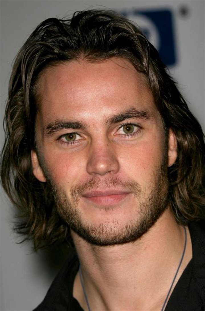 Taylor Kitsch Height, Weight, Body Measurements, Shoe Size