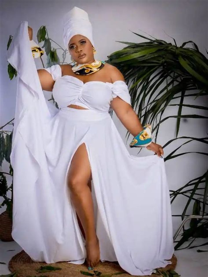 
“The world is my stage” – Nollywood actress Queeneth Agbor stuns in adorable birthday shoot 