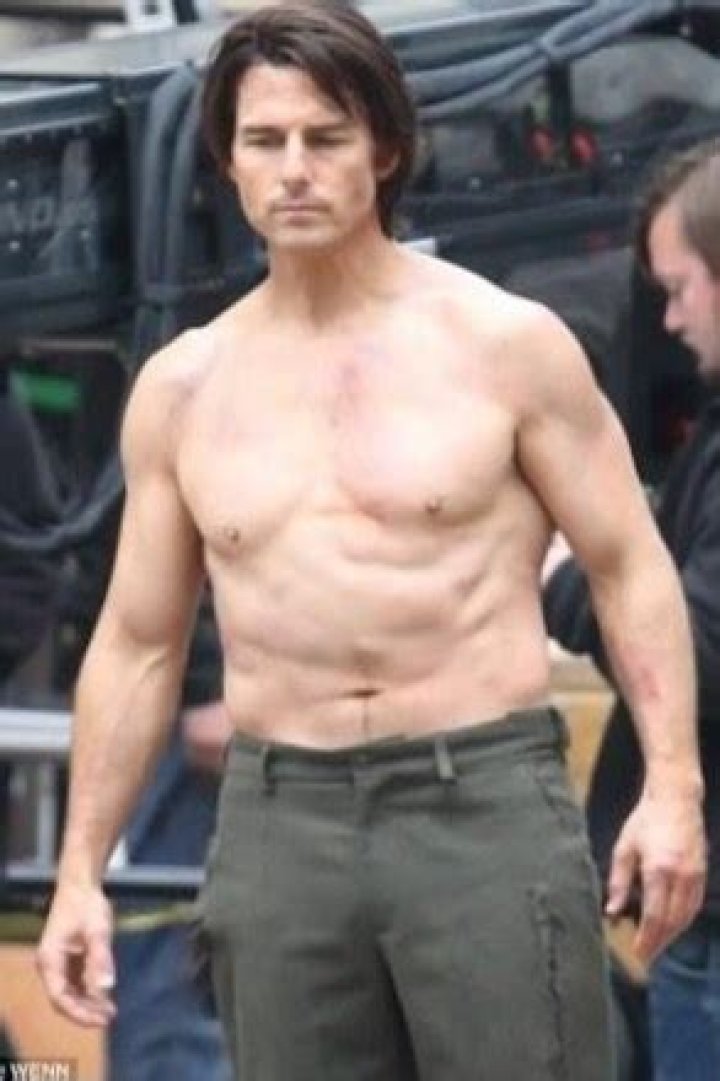 Tom Cruise Height, Weight, Body Measurements, Shoe Size