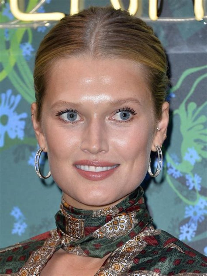 Toni Garrn Height, Weight, Measurements, Bra Size, Shoe Size