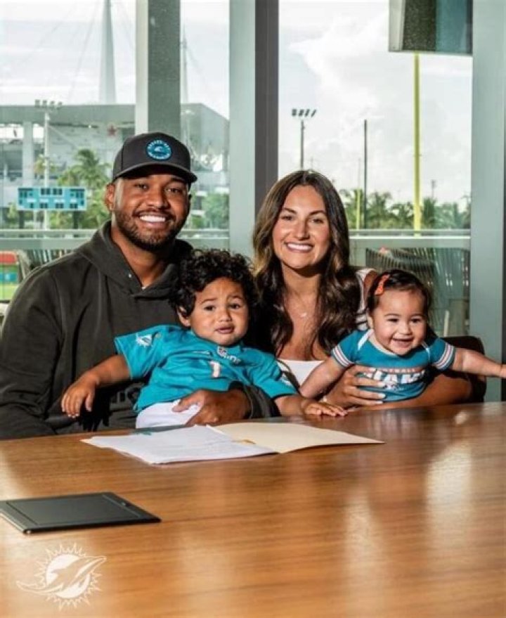 Tua Tagovailoa – Bio, Ethnicity, Religion, Brother, Parents, Family, Height
