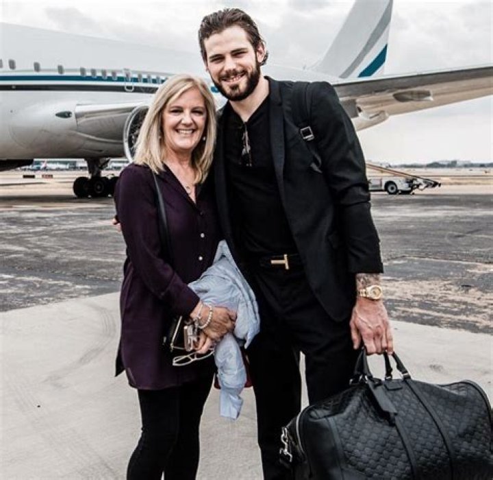 
Tyler Seguin Parents Paul And Jackie, Siblings And Ethnicity 