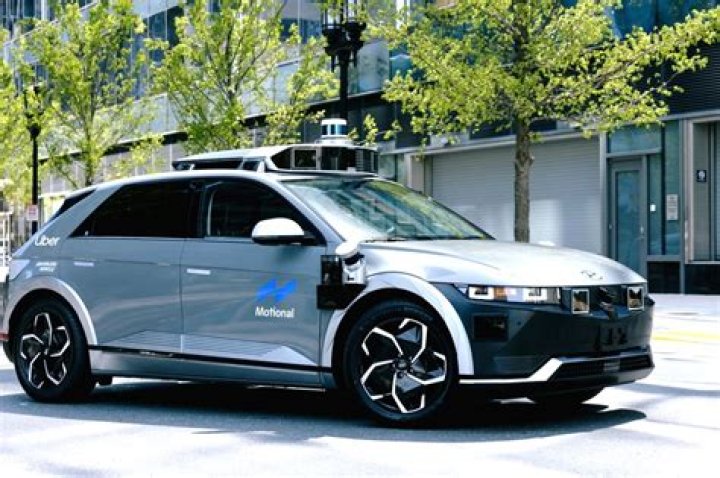 
Uber back in robotaxi game, inks 10-year deal with Motional 