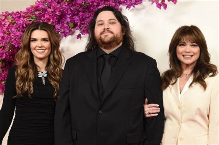 Valerie Bertinelli’s Husband Tom Vitale Biography: Age, Net Worth, Wedding, Wife, Wikipedia, Children, Instagram, Pictures