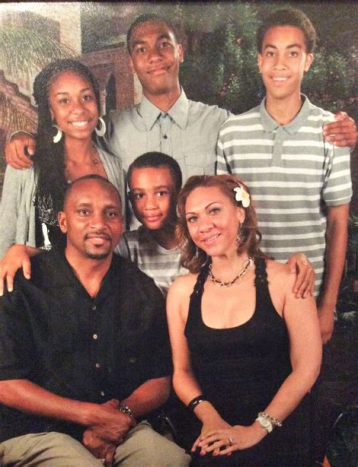 Who Are CJ Henderson Parents and Age? Father Chris Henderson Sr and Mother Debra Henderson