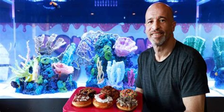 Who is Brett Raymer from “Tanked”? His Bio, Age, Net Worth, House, Daughter, Girlfriend & Donut Mania