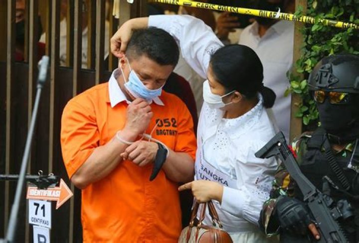 
Who Is Ferdy Sambo Wife? Putri Candrawati Get 20 Years Prison- Her Husband Sentence To Death 