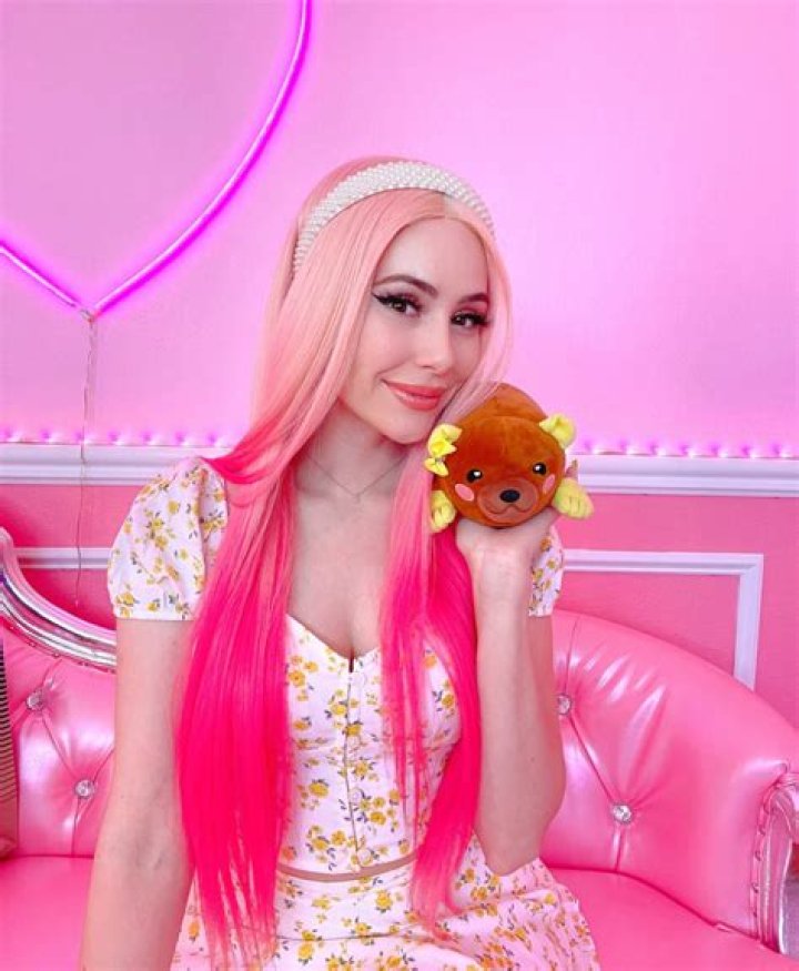 
Who is YouTuber Leah Ashe (Roblox)? Age, Net Worth, Real Name 