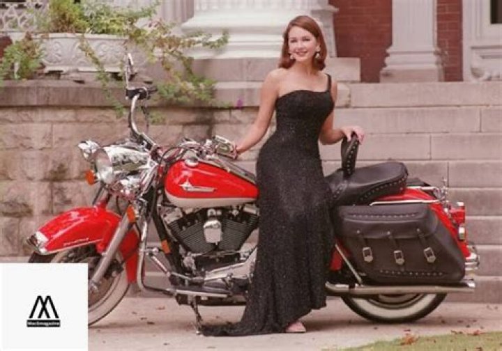 Who Was Jana Sanderson? Obituary, Cause Of Death, Funeral