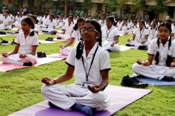 
Yoga to be compulsory for school students in UP 